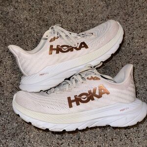 Hoka One One Mach 5 White/Copper Running shoes.